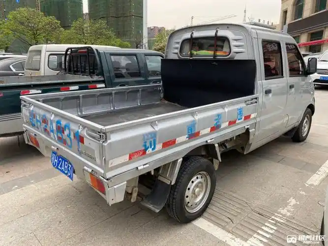 五菱荣光双排小卡