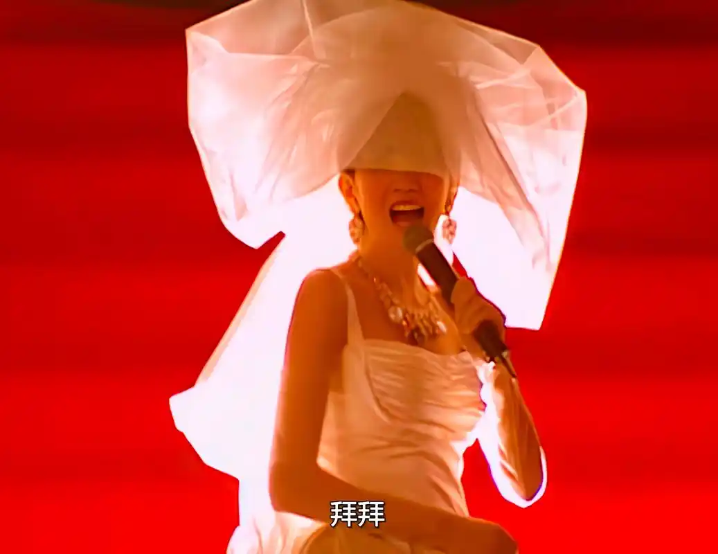 梅艳芳《夕阳之歌》结束后那一挥手,告别了整个人间