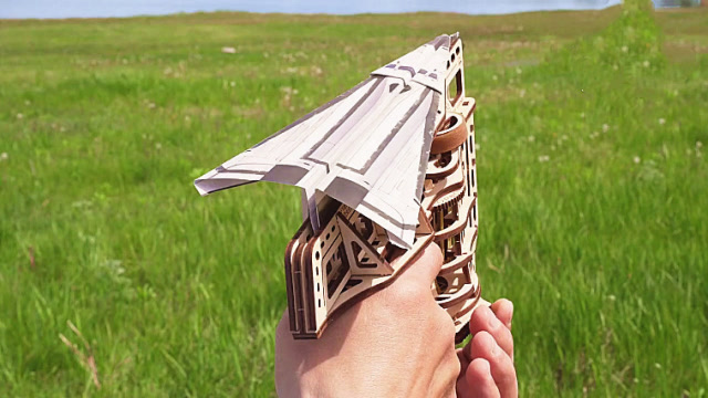 牛人发明纸飞机发射器纸飞机用这个发射飞的又快又远