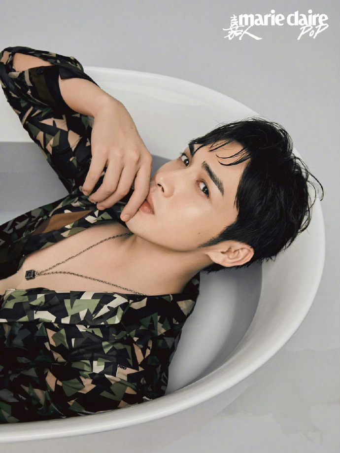 这居然是张彬彬啊#    woc这个视频张彬彬这个肌肉线条我真的斯顾斯