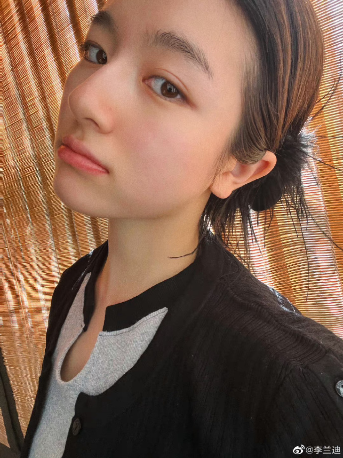 好自在 好放松的感觉,真实可爱#李兰迪晒素颜随拍照