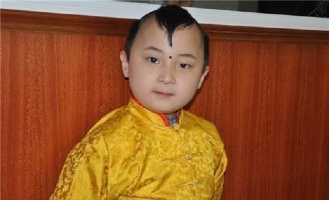 "福娃"邓鸣贺:2岁唱戏,6岁上春晚,8岁劳累过度患白血病去世|春晚|童星