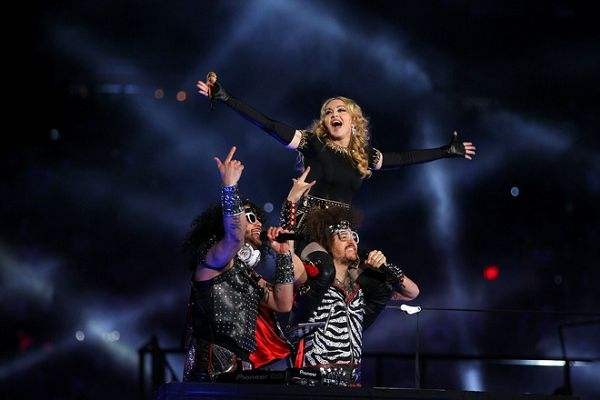 三度离婚后再曝新恋情的61岁巨星麦当娜恋黑人伴舞,年龄差异巨大的