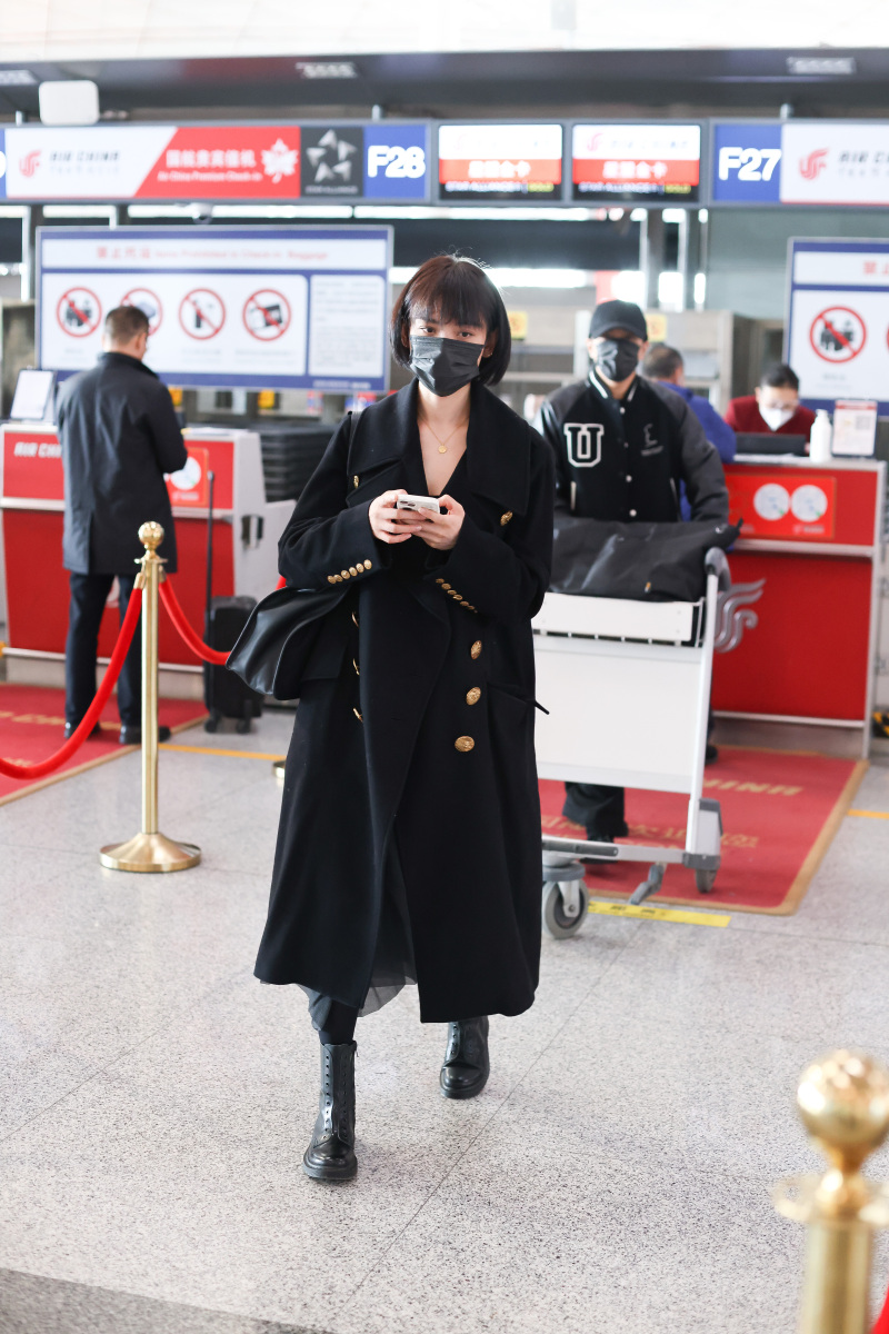 刘恺威女朋友李晓峰 别说,这个状态还真像是已经怀孕了 本人看起来很