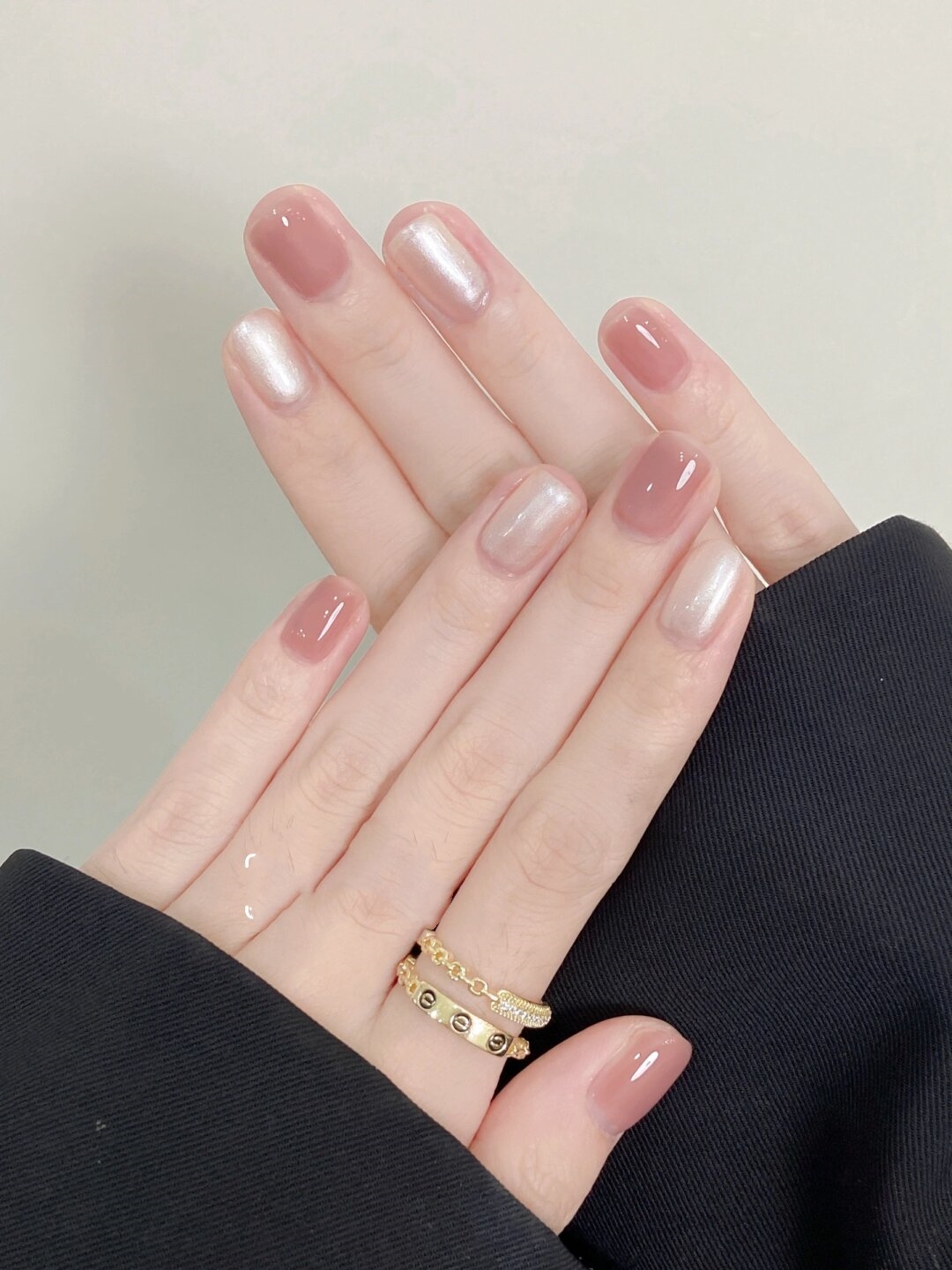 极简温柔冰透藕粉跳色  短指甲也可以很美!