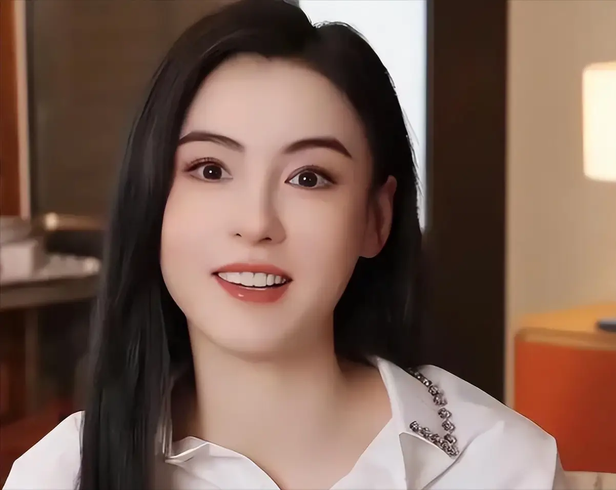 张柏芝2胎面相大变!越来越像他,网友吵翻天:对谢霆锋太不公平