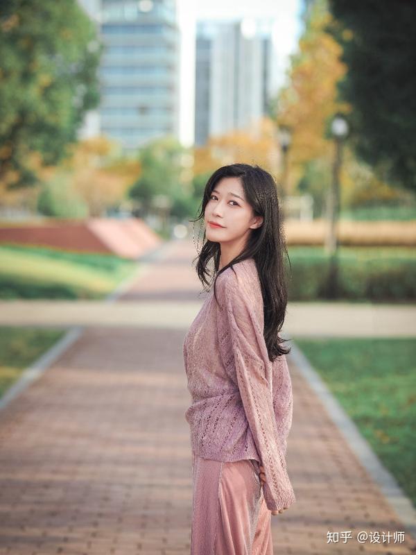 一个人拍照也能自然漂亮这个8姿势学起来拍照真的美