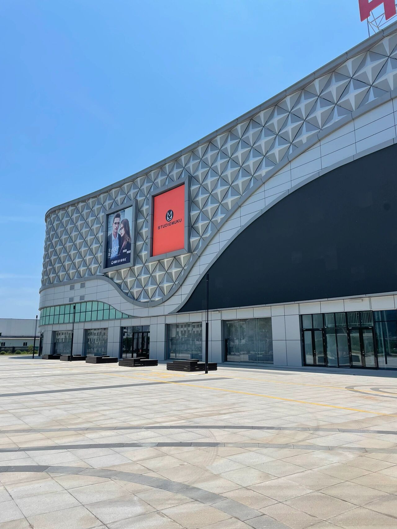 杜桥眼镜城 听朋友说除了国内很早就有的老眼镜批发市场,还有一个新