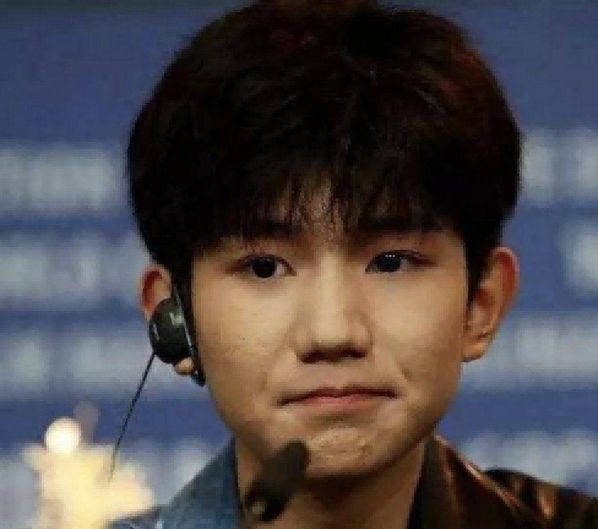 皮肤黝黑,尽显老态,去掉绝美滤镜后,这些绝世美男个个回归普通_王俊凯