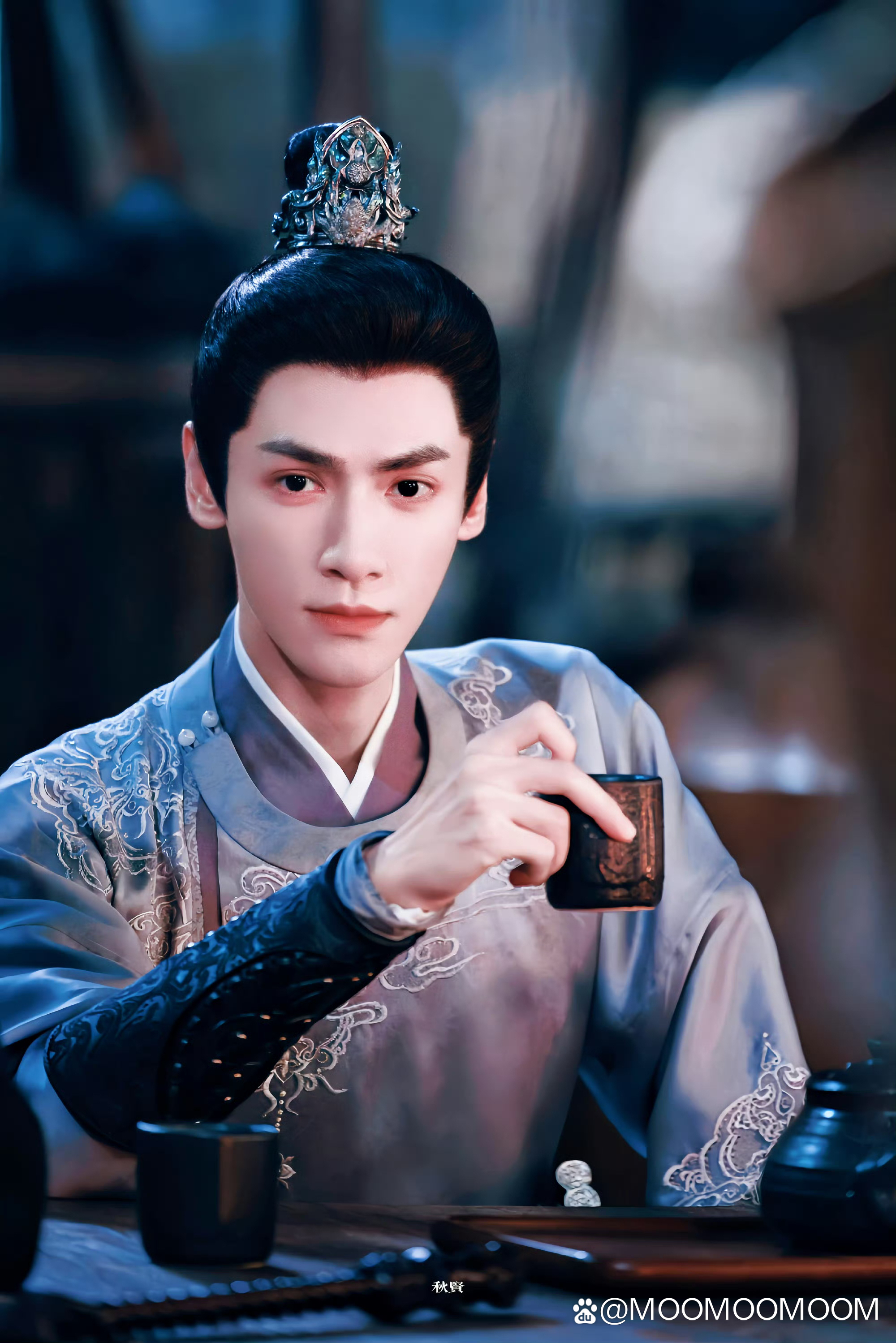 首先,罗云熙作为一名演员,展现出了极高的专业精神.