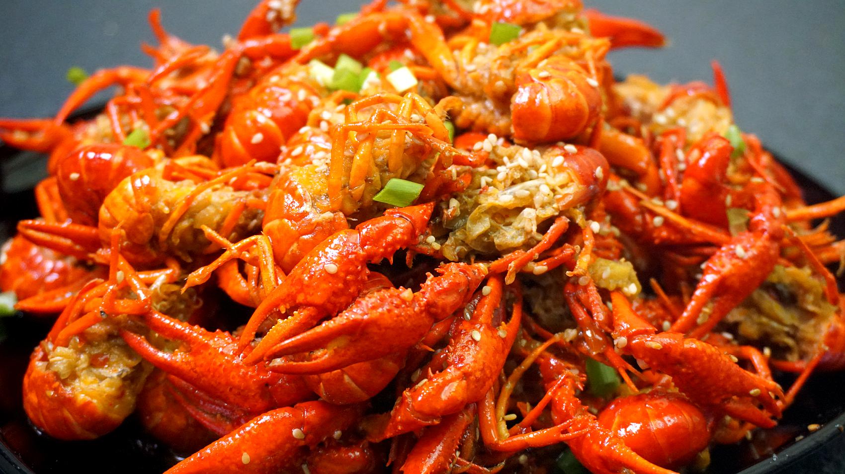 1麻辣小龙虾:很特色的一道美食,美味可口,香味十足,很过瘾  02:56