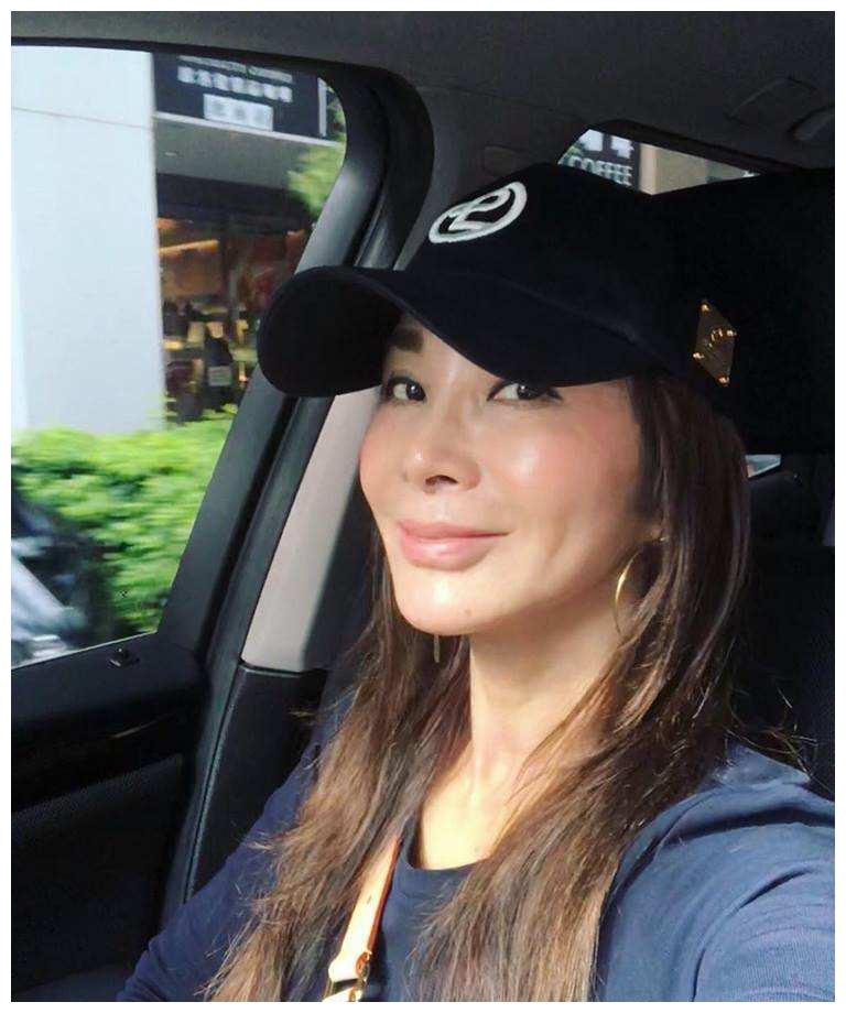 邱泽和唐嫣曾有过恋情,后来爱上了62岁的陈美凤,这对母子恋绝了