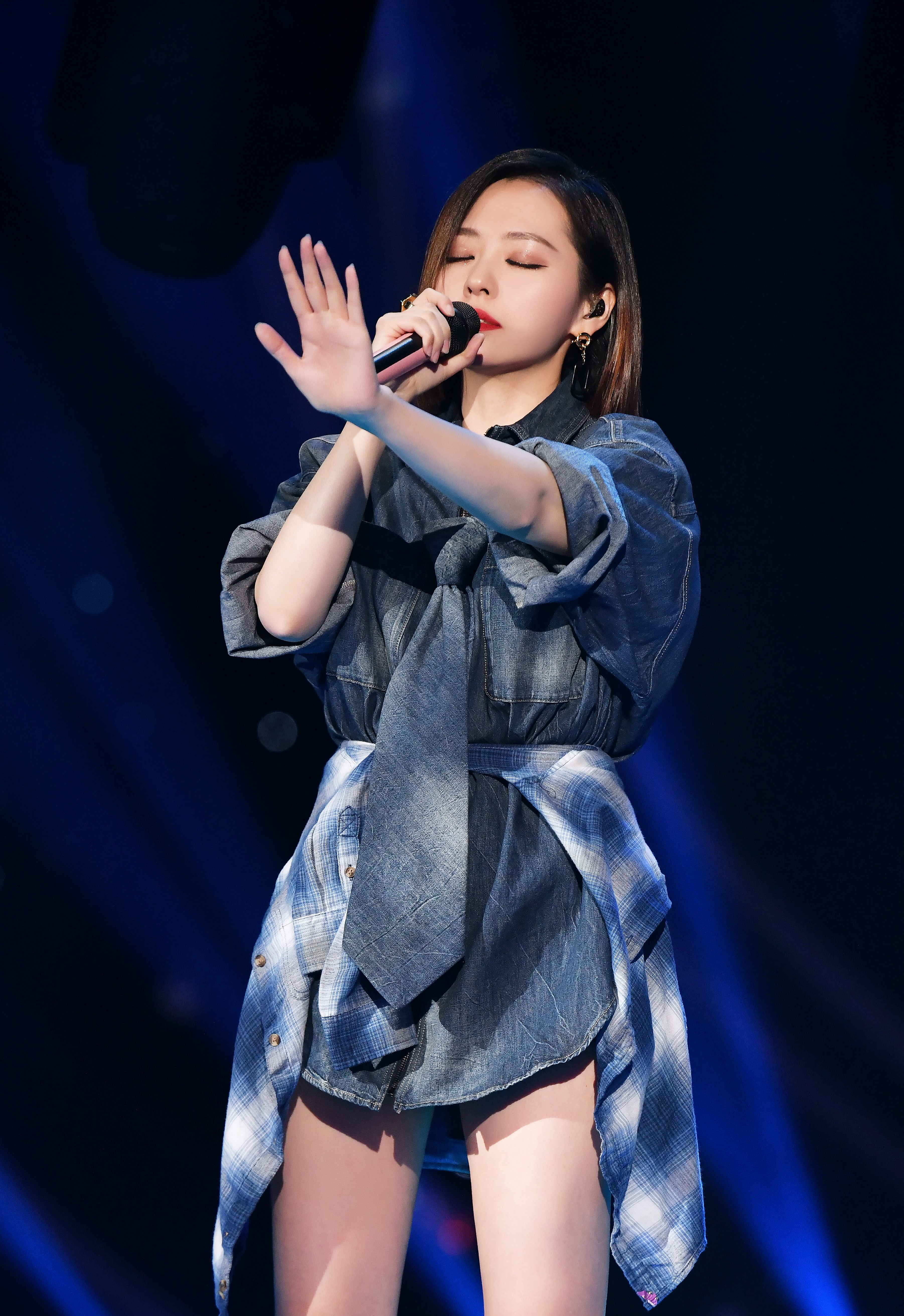 张靓颖惊艳亮相超新星盛典 燃爆舞台掀翻全场