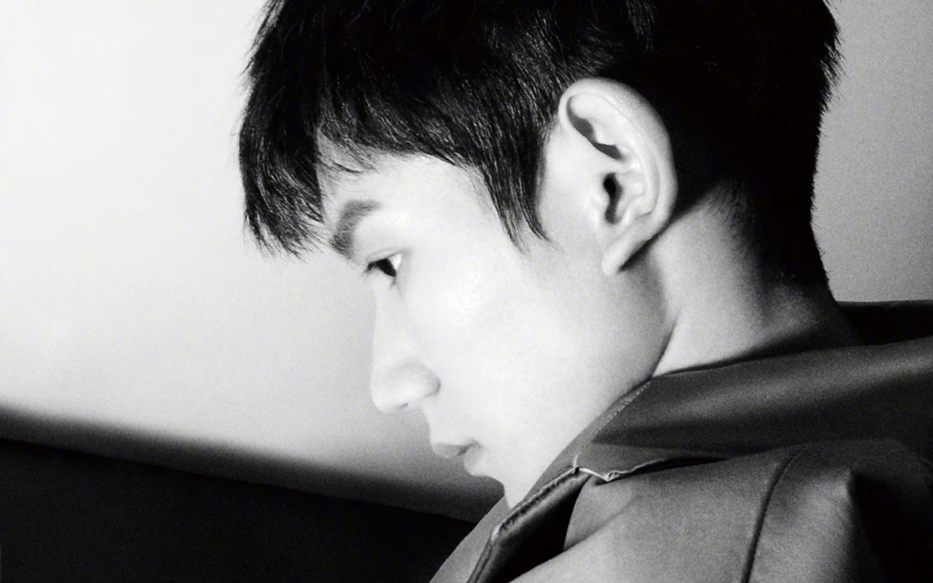 王源冷酷帅气写真图片桌面壁纸