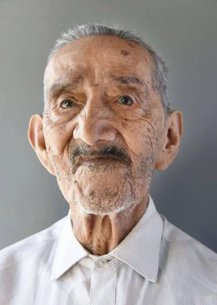 100岁老人的风貌